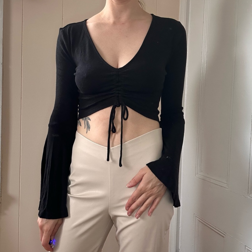 Jack by BB Dakota Leia Black Flounce Sleeve Crop Top - Picture 4 of 15